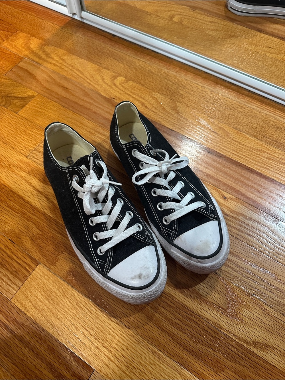 Low top black converse